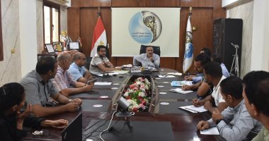 رئيس مياه الأقصر يعقد لقاء لمتابعة جاهزية السيارات لضمان كفاءة التشغيل