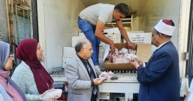 توزيع 2 طن من لحوم صكوك الأضاحى على الأسر الأولى بالرعاية بالجيزة