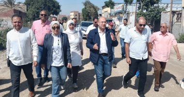 نائب محافظ الجيزة يتفقد أعمال تطوير ورصف طريق البراجيل كومبرة.. صور