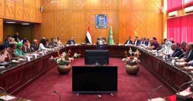 محافظ الإسماعيلية يناقش مستجدات الإعداد لاحتفالية إعادة افتتاح النصب التذكارى بجبل مريم