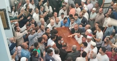التفاصيل الأخيرة فى حياة الراحل الدكتور أحمد عمر هاشم.. حضر قبل وفاته للقرية لوداع الأهالى ووصى بدفنه بجوار جده.. أقام معاهد أزهرية ومكتبا لتحفيظ القرآن.. وعكف 15 عاما لكتابة شرح صحيح البخارى لمحاربة التطرف