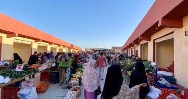 مركز الفرافرة يحظر وقوف الباعة خارج مقر السوق الحضارى تجنبا لمصادرة السلع