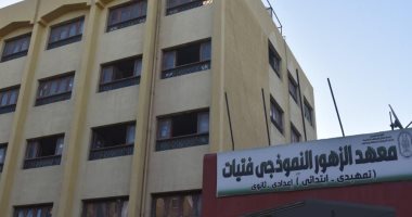 محافظ بورسعيد يشيد بجهود المنطقة الأزهرية خلال تفقده اليوم الدراسى بمعهد الزهور