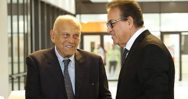 وزير الصحة لمجدى يعقوب :الحالات مرضية كانت تُرسل سابقًا للعلاج بالخارج واليوم تُعالج  بمركز أسوان للقلب 