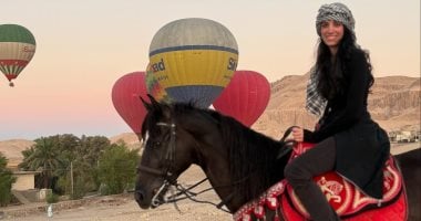 رحلات سفارى الخيل سحر وسط البالون الطائر لسياح العالم فى الأقصر.. صور