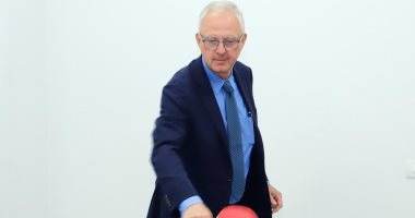 المدير التنفيذي للوكالة الأوروبية للمخدرات يشارك المتعافين من الإدمان لعب تنس الطاولة