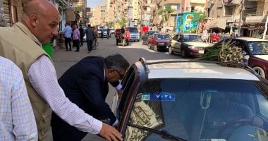 محافظ الدقهلية يستوقف سائقى التاكسى ويسأل الركاب عن البنديرة