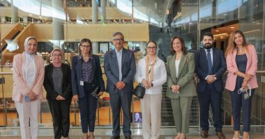 سفير باكستان يزور مكتبة الإسكندرية ويبدى إعجابه بالمشروعات والمقتنيات الثمينة