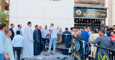 احتشاد الراغبين فى الترشح للنواب بالأقصر أمام المحكمة لحجز الرموز .. صور