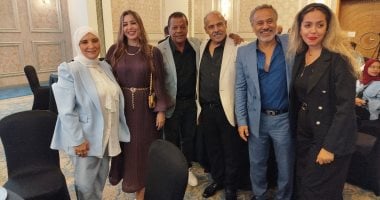 نجوم الفن يشاركون مي فاروق الاحتفال بنجاح ألبومها تاريخي.. صور