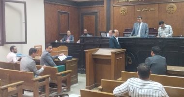 لحظة قيام المرشحين لانتخابات مجلس النواب بالقليوبية بملء استمارات الترشح