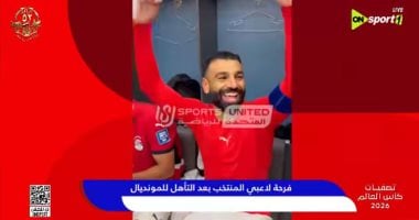 فرحة مجنونة فى الكواليس.. شاهد كيف احتفل لاعبو المنتخب بالتأهل لكأس العالم