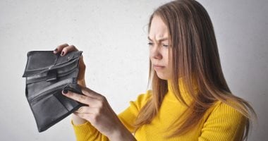 4 أبراج بتضيع مرتبها أول الشهر وتتزنق لآخره.. برج الحمل ما بيعرفش يحسبها صح