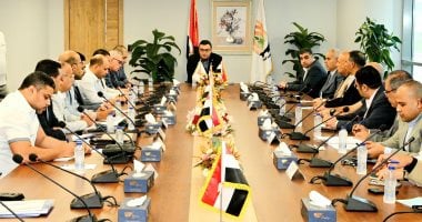وزير الاسكان يعقد اجتماعا مع رؤساء أجهزة عدد من مدن شرق القاهرة لمتابعة ملفات العمل