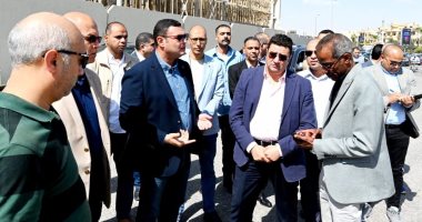 وزير الإسكان يتفقد أعمال تطوير الطرق والمحاور الرئيسية والميادين بمدينة القاهرة الجديدة