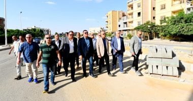 وزير الإسكان يتفقد محاور وطرق مدينة الشروق