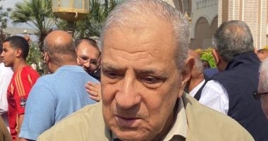 وزير قطاع الأعمال ووزراء سابقين يشاركون فى جنازة شقيقة إبراهيم محلب.. صور