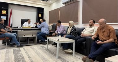نقيب أطباء سوهاج يزور الطبيب المصاب بعد التعدي عليه بالضرب