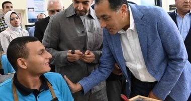 رئيس الوزراء يتفقد مدرسة إيجيبت جولد الثانوية للتكنولوجيا التطبيقية