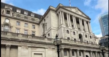 أسعار الدولار والذهب رايحة على فين بعد رفع تصنيف مصر الائتمانى.. مباشر من لندن