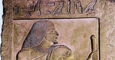 مقتنيات المتحف المصرى.. لوحة المشرف على الكتبة وابنه