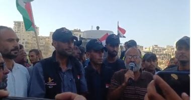 الفلسطينيون يحتفلون بتوجيهات السيسي بتخصيص شاحنات لنقلهم من جنوب القطاع لشماله