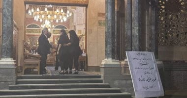 بدء عزاء الراحل الدكتور عمرو دوارة وأشرف زكى أول الحضور.. صور