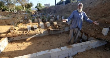 وجه جديد لمعاناة غزة.. شهداء فى تزايد وندرة وأزمة فى القبور.. المقابر ترفع شعار كامل العدد وتكلفة تجهيز المدفن الواحد تتجاوز 300 دولار.. والأهالى يلجأون للمقابر الجماعية ودفن الرجال بجانب النساء