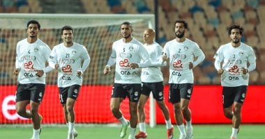 منتخب مصر يخوض تدريبه استعدادا لمواجهة غينيا بدون صلاح ومروان وحمدى.. صور