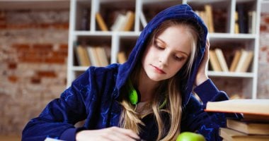 5 خطوات بسيطة تساعدك على المذاكرة أولاً بأول وتمنع تراكم الدروس