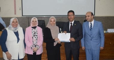 رئيس جامعة بنها يكرم أوائل الفرق الدراسية بكلية العلاج الطبيعى