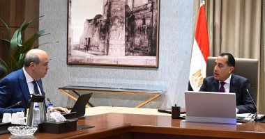 رئيس الوزراء يتابع الموقف التنفيذى لمشروع "مبنى 4" بمطار القاهرة الدولى