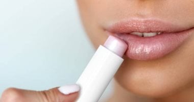روتين العناية بالشفاه فى 3 خطوات لابتسامة ساحرة فى الشتاء