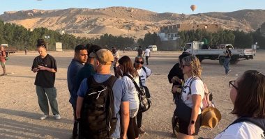 سماء الأقصر تشهد تحليق 60 رحلة بالون طائر تقل 1800 سائح من حول العالم.. صور