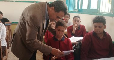 وكيل تعليم كفر الشيخ يوجه المعلمين باستثمار التكنولوجيا لتقديم خدمة تربوية متكاملة