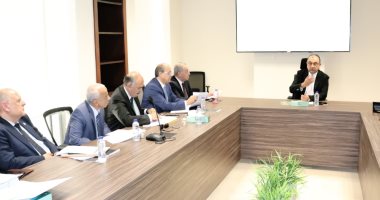 وزير قطاع الأعمال يواصل لقاءاته الدورية مع قيادات الشركات القابضة