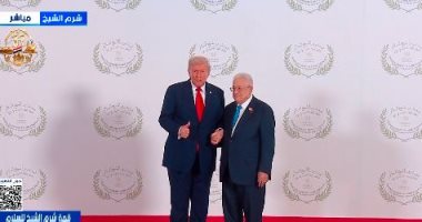 صورة تذكارية للرئيس ترامب مع أبو مازن في قمة شرم الشيخ للسلام