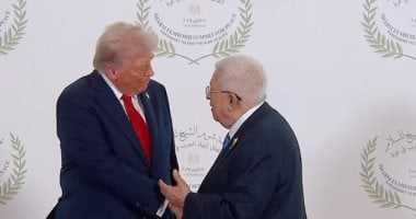 حديث مطول بين ترامب والرئيس الفلسطيني على منصة قمة شرم الشيخ