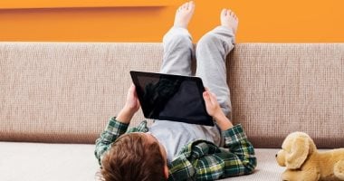 إمتى تسيب طفلك لوحده فى البيت وأنت متطمن؟ السن مش كل حاجة