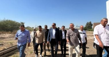 محافظ قنا يتفقد أعمال تنفيذ مشروعي كوبري الفؤادية وبربخ بخانس بأبوتشت