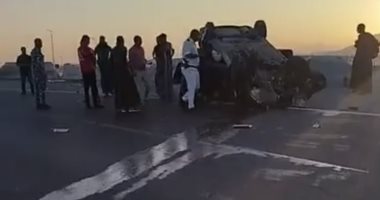 إصابة 3 أشخاص فى انقلاب سيارة ملاكى أعلى محور سمير فرج بالأقصر