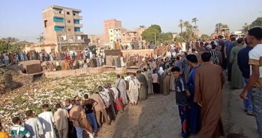 مصرع شخص وإصابة 10 آخرين فى انقلاب تروسيكل بإحدى ترع أسيوط