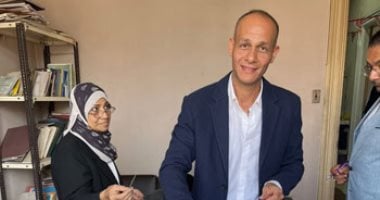 انتخاب مجلس أمناء للمنظمة المصرية لحقوق الإنسان يضم عصام شيحة وخليل العوامى.. صور