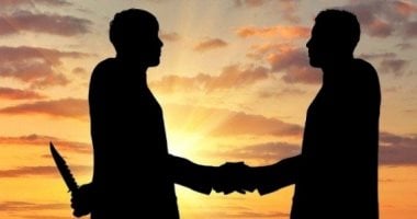 قصة عامل سلم صديقه لـ 3 أشخاص لقتله ليعيد فيلم "إبراهيم الأبيض" للواقع