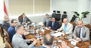 وزير الإسكان يعقد اجتماعاً مع مسئولي شركة "فاوندرز للتطوير العقاري" لبحث فرص التعاون
