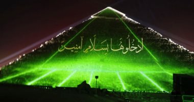 ادخلوها بسلام آمنين.. الأهرامات تحتفى بقمة شرم الشيخ.. صور