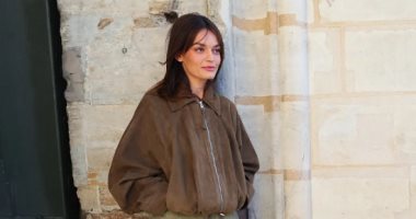 4 أفكار للبس الجلد السويدى فى شتاء 2026.. مناسب للشغل والجامعة