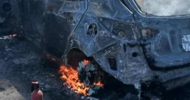 النيران تلتهم سيارة ملاكى على صحراوى الإسكندرية وقائدها يقفز على جانب الطريق