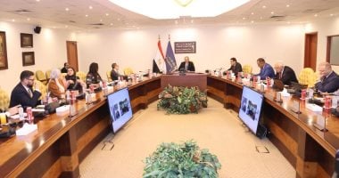 وزير الاتصالات يجتمع بأعضاء لجنة حماية حقوق مستخدمى الاتصالات