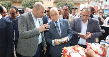 محافظ كفر الشيخ يتفقد سوق اليوم الواحد للسلع الغذائية والاستهلاكية بقلين